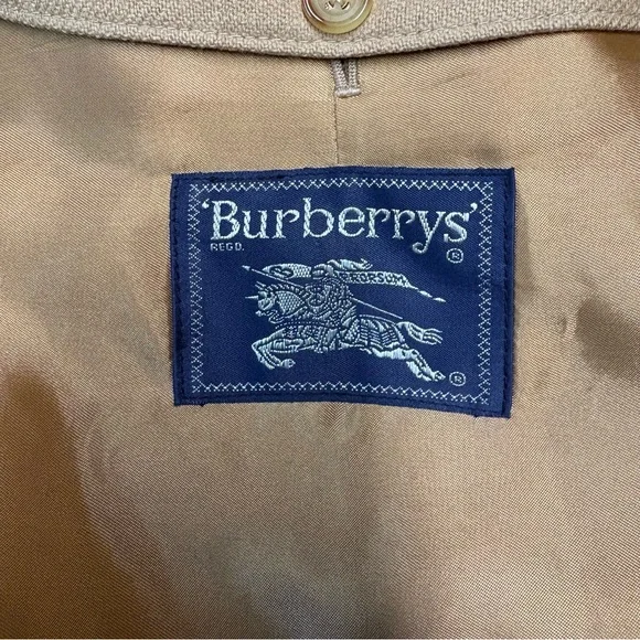 Burberry trench coat. - Picture 14 of 16